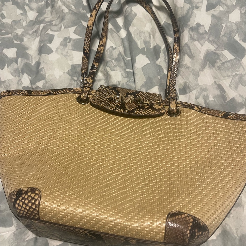 Michael Kors Izzy Medium Straw Tote Bag